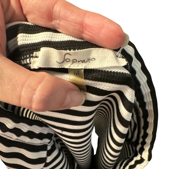 Black & White Striped Ribbed Skirt Medium - Picture 3 of 4